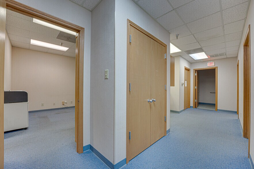 More Photos Of 2909 S Hampton Rd, Dallas Medical For Sale