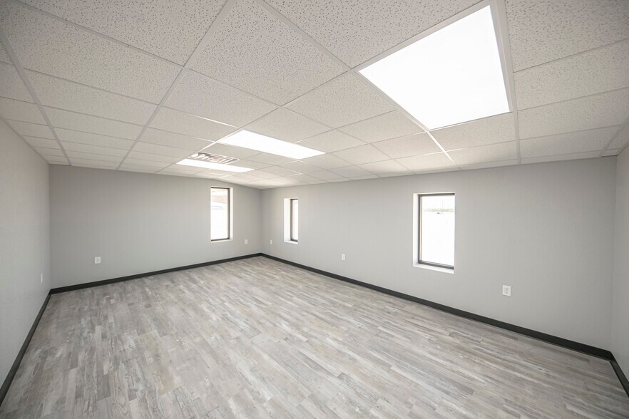 More Photos Of 16571 W Basin S, Odessa Warehouse For Sale