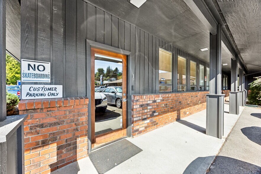 More Photos Of 8004 Mukilteo Speedway, Mukilteo Storefront Retail Office For Sale