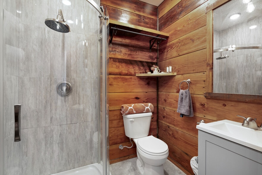 More Photos Of 111 W Bell St, Sequim Hotel For Sale