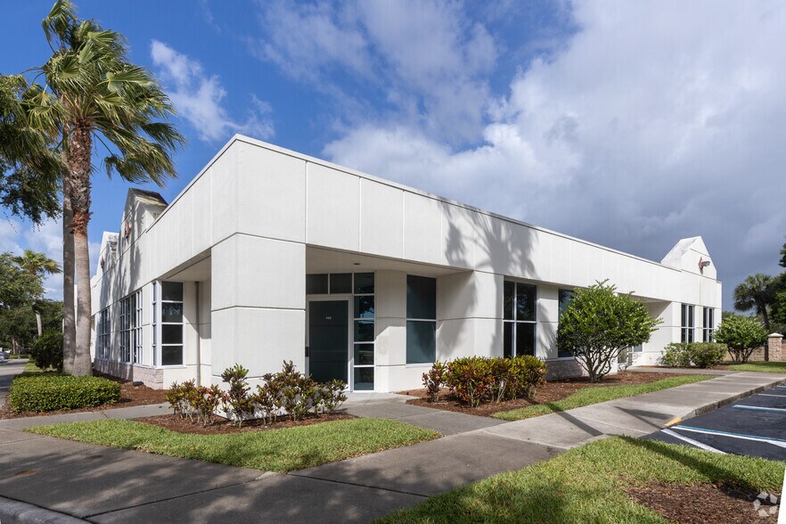 More Photos Of 8240 Devereux Dr, Melbourne Unknown For Lease
