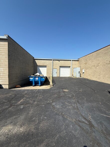 More Photos Of 70-78 Westpark Rd, Dayton Flex For Lease