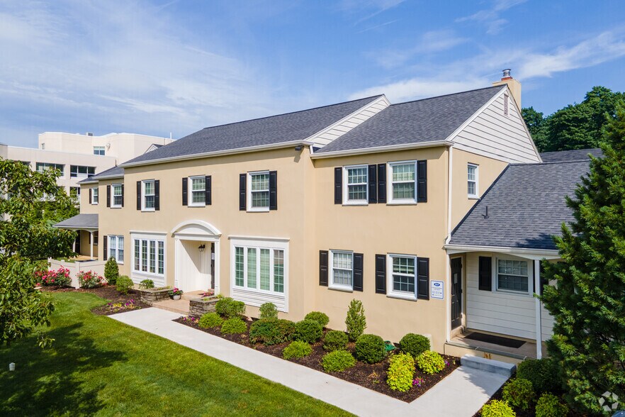 Primary Photo Of 237 W Lancaster Ave, Devon Office For Lease