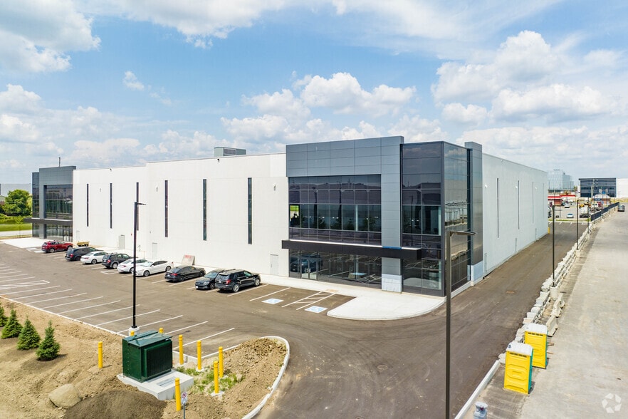 More Photos Of 8405 Huntington Rd, Vaughan Manufacturing For Lease