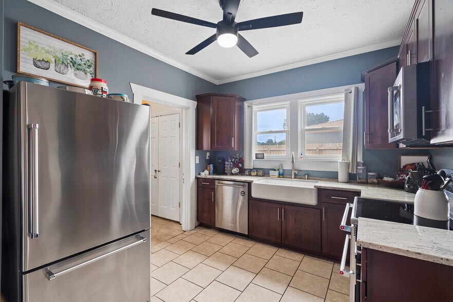 More Photos Of 207 University Ave, Lebanon Office For Sale