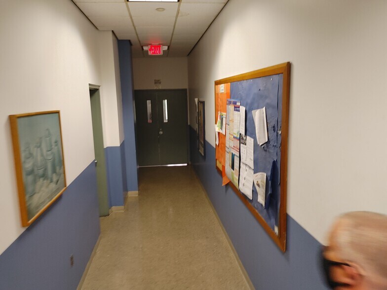 More Photos Of 2700 SW 13th St, Gainesville Office For Lease