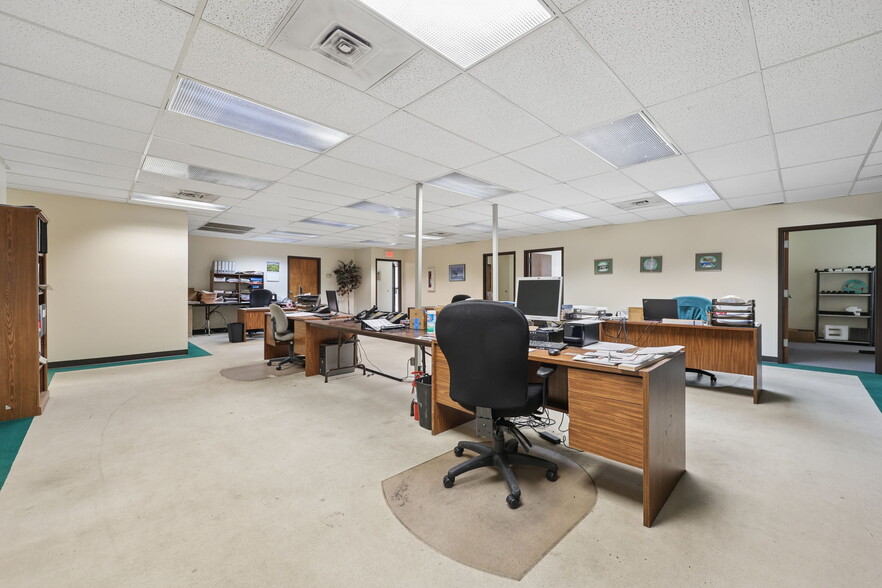 More Photos Of 2699 Scioto Pky, Columbus Warehouse For Sale