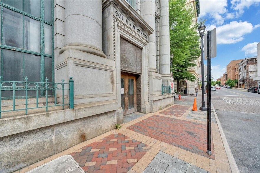 More Photos Of 901 Main St, Lynchburg Office Residential For Sale