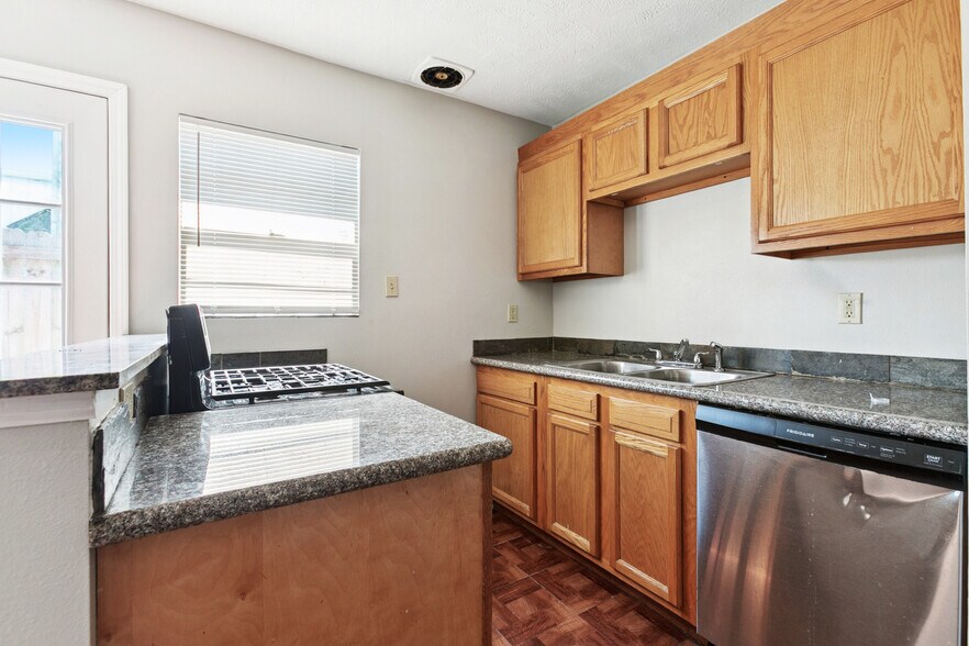 More Photos Of 2222 Florida Ave, Kenner Apartments For Sale