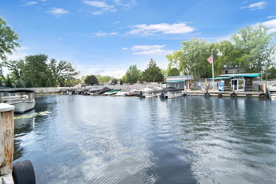 More Photos Of 1000 Bauman St, Oshkosh Marina For Sale