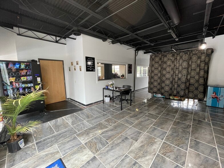 More Photos Of 728 Monroe Dr NE, Atlanta Storefront Retail Office For Lease