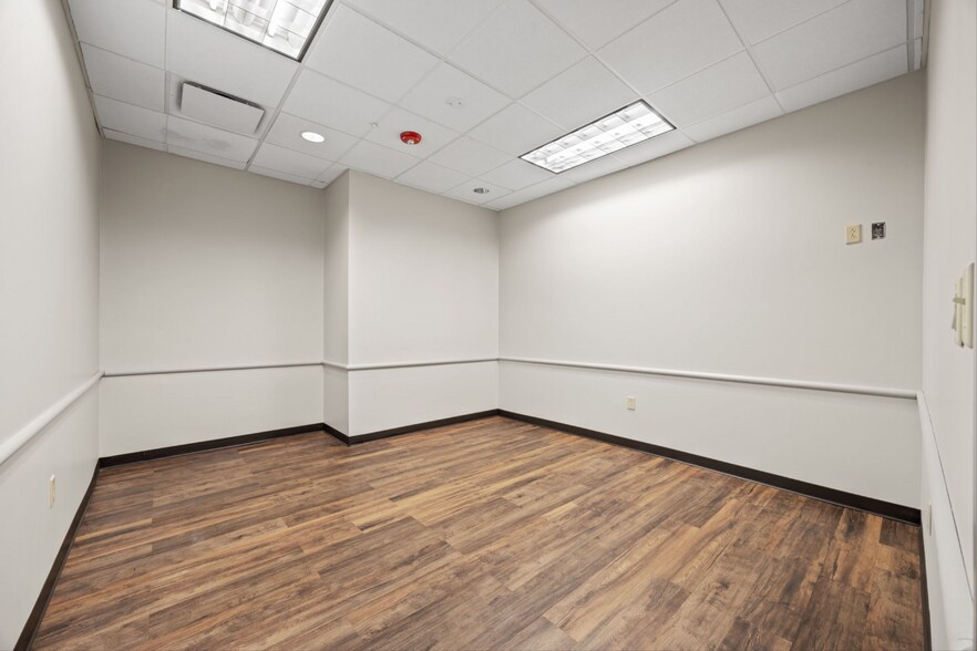 More Photos Of 105 River Oaks Dr, Southlake Medical For Sale