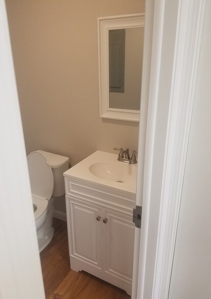 More Photos Of 161-163 Boston Post Rd, Waterford Office For Lease