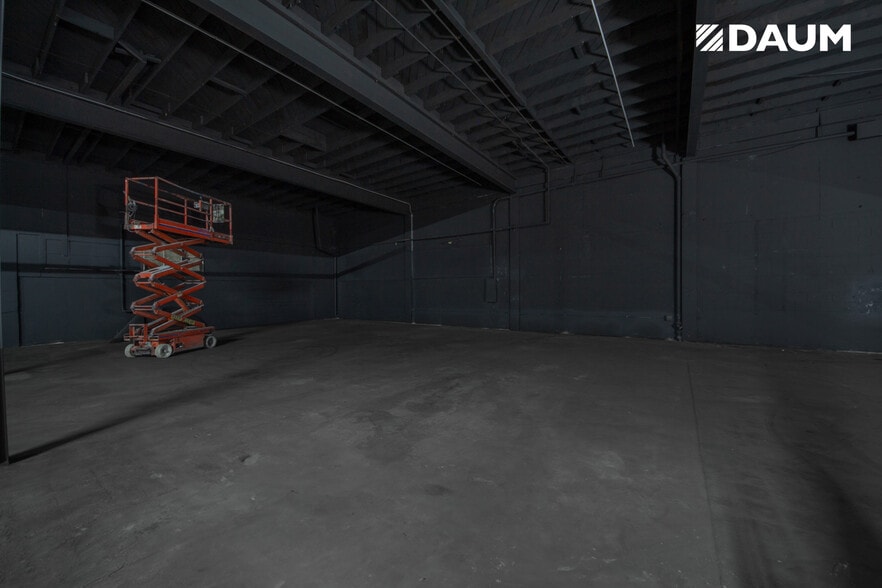 More Photos Of 3521 W Washington Blvd, Los Angeles Warehouse For Lease