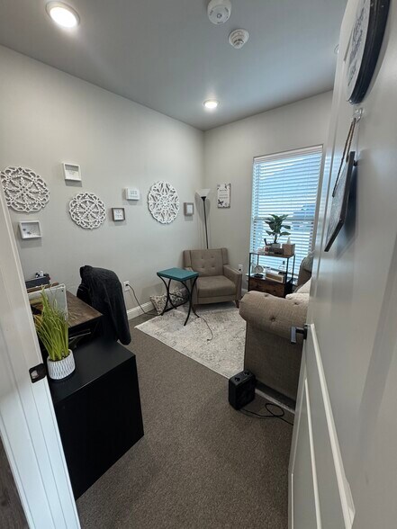 More Photos Of 105 Canyon Lake Cir, Lumberton Office For Sale