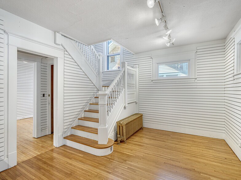 More Photos Of 1124 Grand Ave, Saint Paul Freestanding For Sale