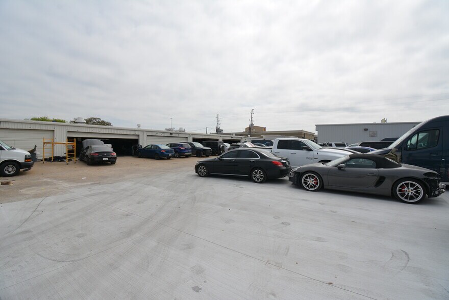 More Photos Of 5610-5613 Southwest Fwy, Houston Flex For Lease