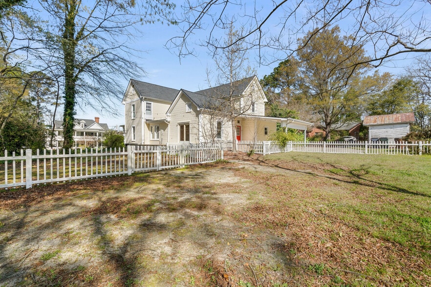 More Photos Of 101 S Main St, Wendell Office Residential For Lease