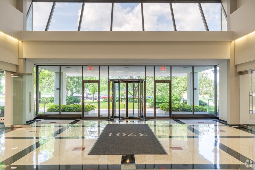 More Photos Of 3701 Algonquin Rd, Rolling Meadows Office For Sale