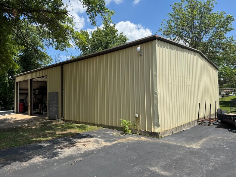 More Photos Of 3025 N Saint Peters Pky, Saint Peters Showroom For Sale