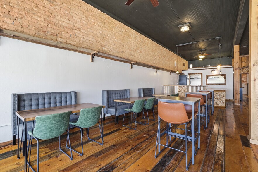 More Photos Of 132 S Main St, Woodruff Storefront Retail Office For Lease