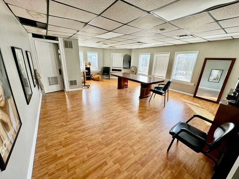 More Photos Of 820 Abbott Rd, Buffalo Storefront Retail Residential For Lease