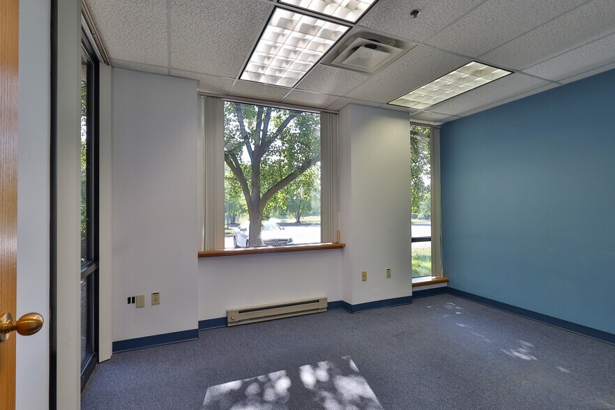 More Photos Of 1525 Valley Center Pky, Bethlehem Unknown For Lease