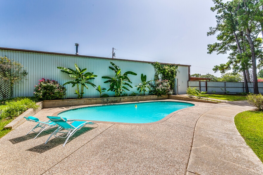 More Photos Of 3433 E Highway 199, Springtown Flex For Sale