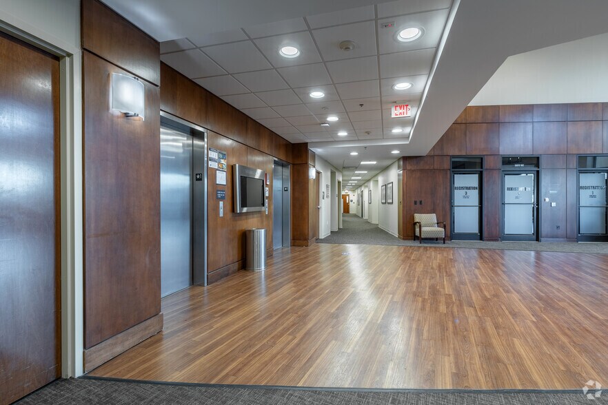 More Photos Of 160 N Eagle Creek Dr, Lexington Medical For Lease