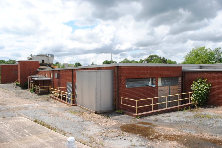 More Photos Of 501 S Main St, Landis Manufacturing For Sale