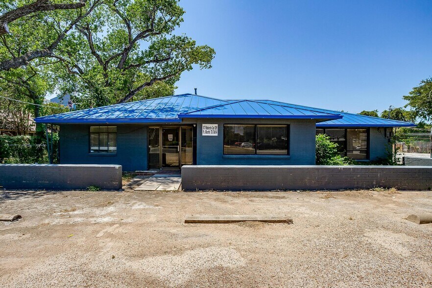 Primary Photo Of 117 Roberts Cut Off Rd, Fort Worth Warehouse For Sale
