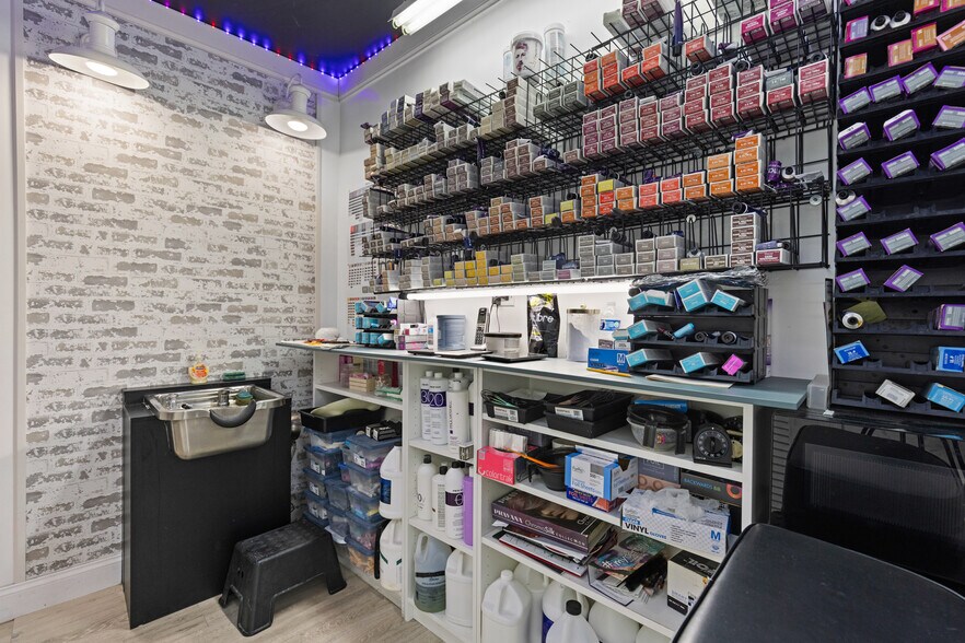 More Photos Of 388 Ramapo Valley Rd, Oakland Storefront Retail Residential For Lease