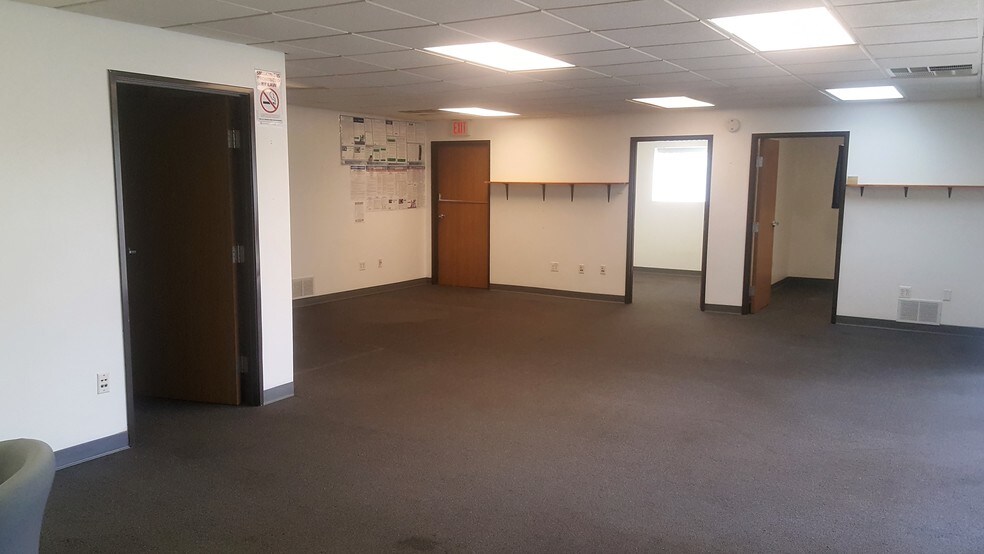 More Photos Of 9445 Inkster Rd, Taylor Truck Terminal For Sale