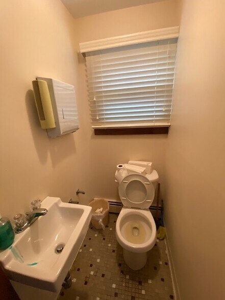 More Photos Of 117 E. Laurel Rd, Stratford Medical For Lease