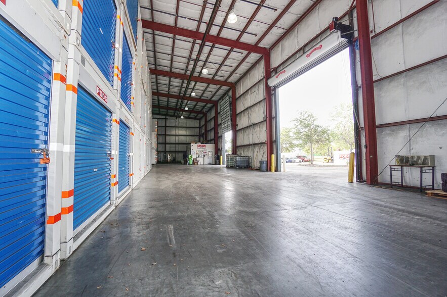More Photos Of 6791 28th St Cir E, Sarasota Warehouse For Lease