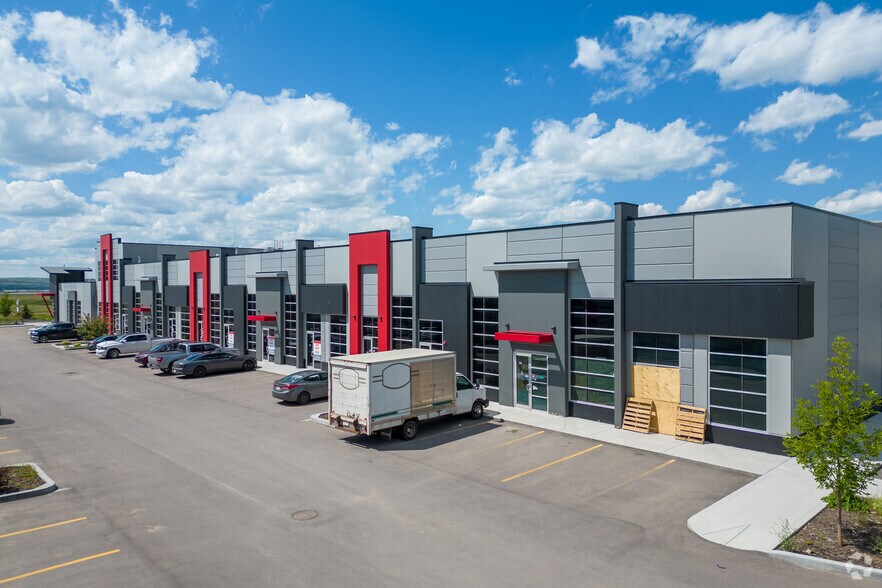 More Photos Of 6520 36 St NE, Calgary Freestanding For Lease
