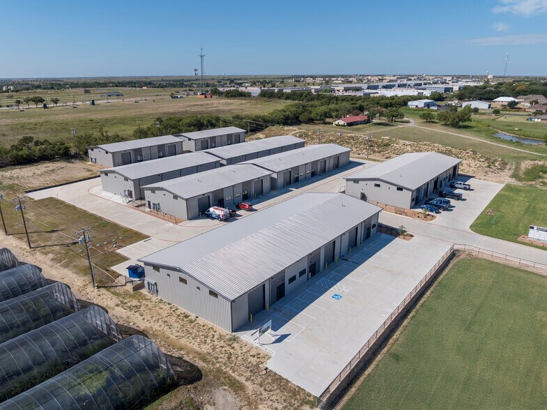 More Photos Of 6451 Silver Saddle Rd, Fort Worth Warehouse For Lease