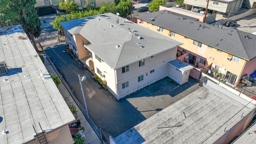 More Photos Of 6934 Hinds Ave, North Hollywood Apartments For Sale