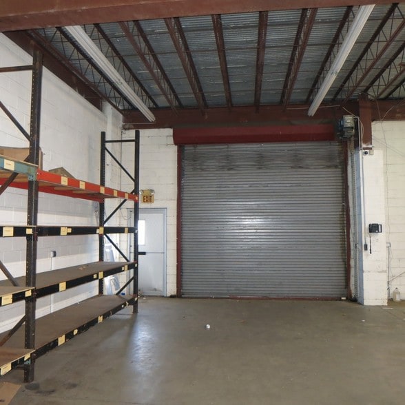 More Photos Of 205 E 1st Ave, Roselle Warehouse For Lease