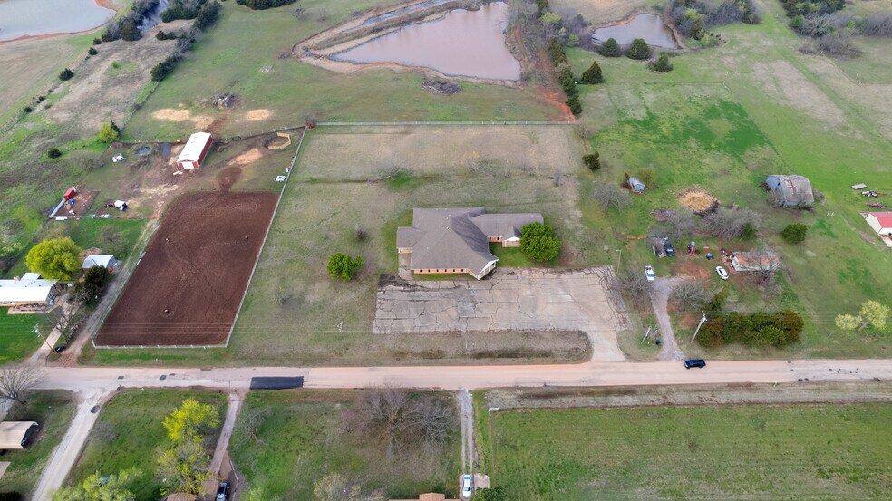 More Photos Of 907 N Oklahoma St, Tryon Religious Facility For Sale