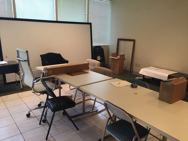More Photos Of 275 Center Rd, Monroeville Office For Lease