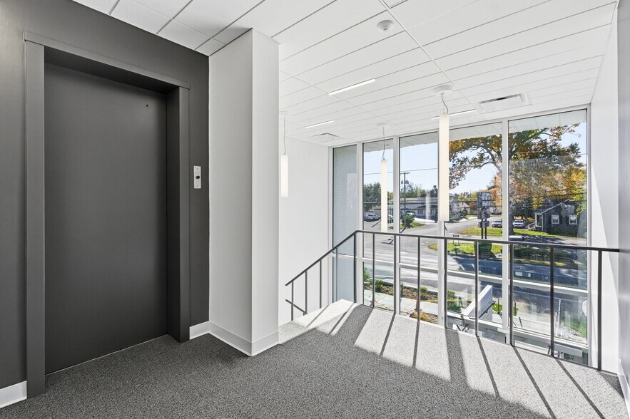 More Photos Of 125 Chenoweth Ln, Louisville Office Residential For Lease