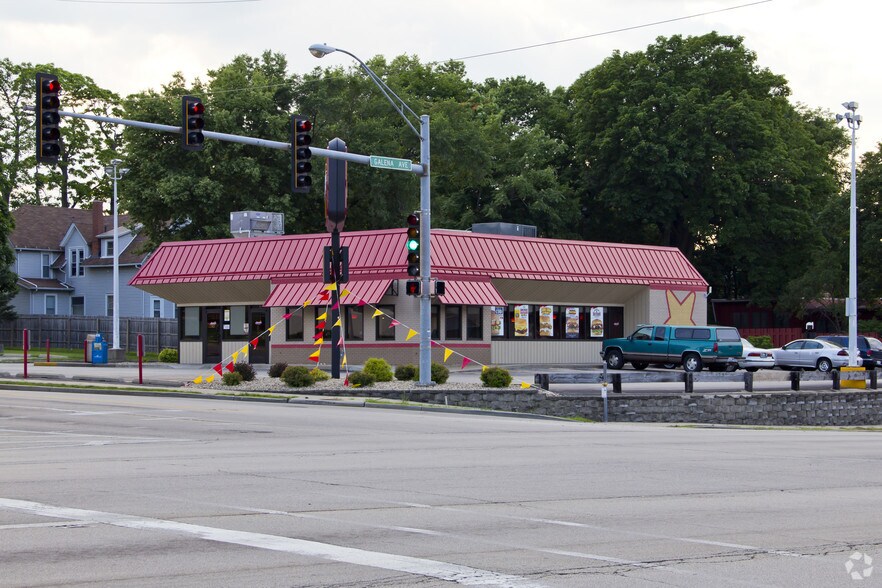 More Photos Of 619 S Galena Ave, Dixon Fast Food For Sale