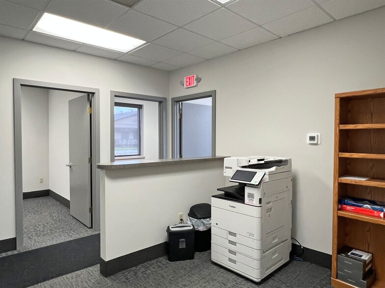 More Photos Of 2700-2730 W 21st St, Erie Office For Lease