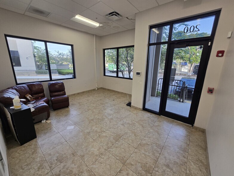 More Photos Of 10400 NW 55th St, Sunrise Manufacturing For Lease