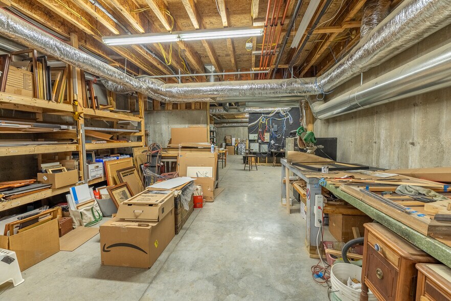 More Photos Of 114 Cemetery Ave, Manchester Center Office For Sale