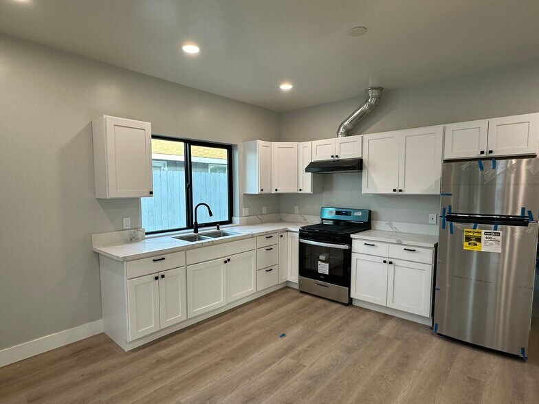 More Photos Of Undisclosed, Costa Mesa Apartments For Sale
