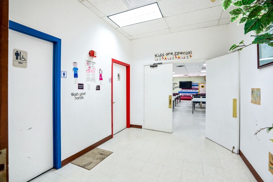 More Photos Of 903 W Parker Rd, Plano Schools For Sale