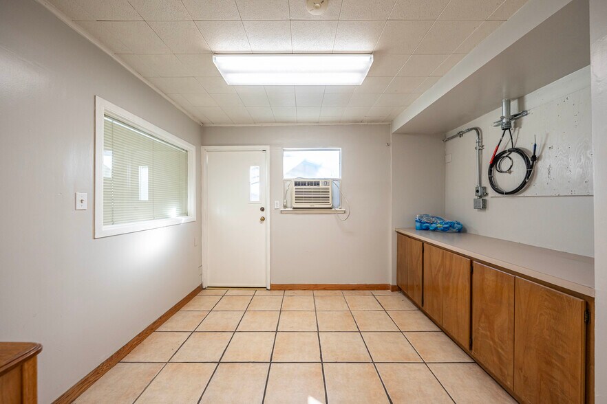 More Photos Of 5146 Maine Ave, Baldwin Park Flex For Lease