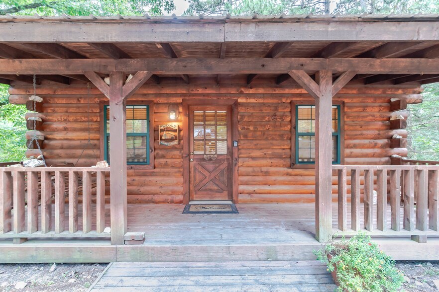 More Photos Of 15695 Highway 187, Eureka Springs Hotel For Sale